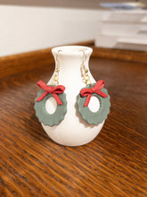 Load image into Gallery viewer, Bowed Wreath