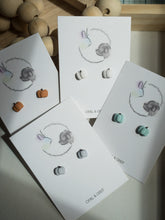 Load image into Gallery viewer, Pumpkin Stud White
