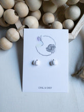 Load image into Gallery viewer, Pumpkin Stud White
