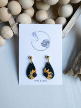 Load image into Gallery viewer, Sunflower Dangle Black
